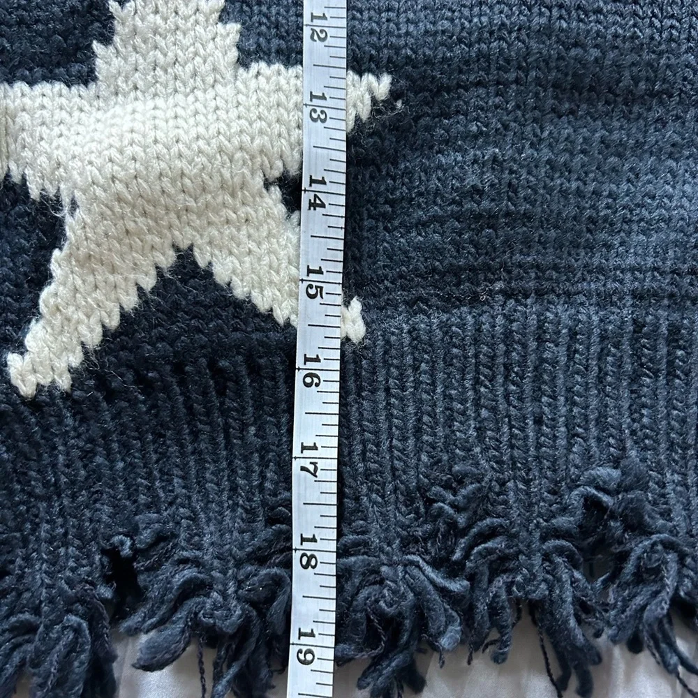 ⭐ Starry Distressed Crop Sweater Cozy Knit Raw hem size Medium